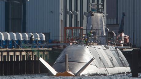 Deutsches U-Boot der Dolphin-Klasse. Es kann mit atomaren Sprengköpfen ausgestattet werden. Sechs Schiffe gehen an Israel.