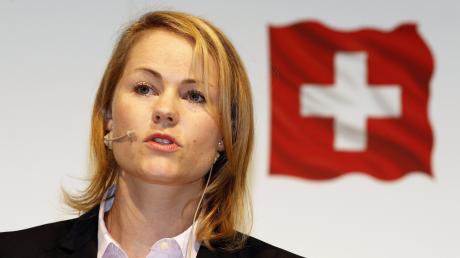 Schweizer Politikerin: Zu viele deutsche Einwanderer. Die Schweizer Abgeordnete Natalie Rickli holt gegen die Deutschen aus und fordert ein Zuwandererventil.