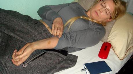  Julia Timoschenko klagt seit Monaten über starke Rückenschmerzen und befindet sich im Hungerstreik. ein deutscher Arzt soll sie nun behandeln. 