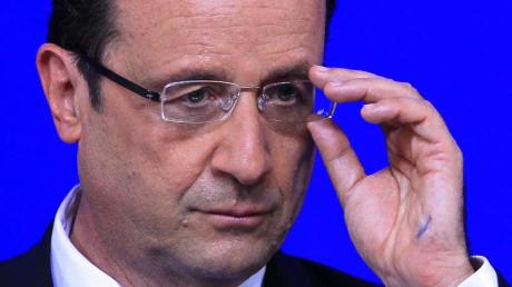 Der französische Präsident Francois Hollande wird nicht zur EM in die Ukraine reisen. Foto: Julien Warnand dpa
