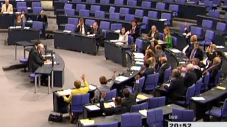 Der Screenshot zeigt die Abstimmung zur Fortentwicklung des Meldewesens im Bundestag. 