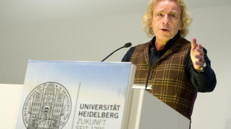 In der Aula der Neuen Universität Heidelberg hielt Thomas Gottschalk eine Rede mit dem Titel "Lassen sich Quote und Anspruch in der heutigen Fernsehunterhaltung noch auf einen Nenner bringen?" Foto: Uwe Anspach/dpa