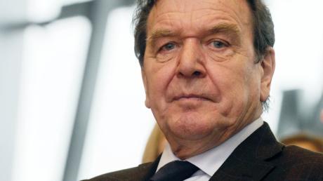 Der Nationalsozialistische Untergrund (NSU) soll  offenbar ein Attentat auf den früheren Bundeskanzler Gerhard Schröder (SPD) geplant haben.