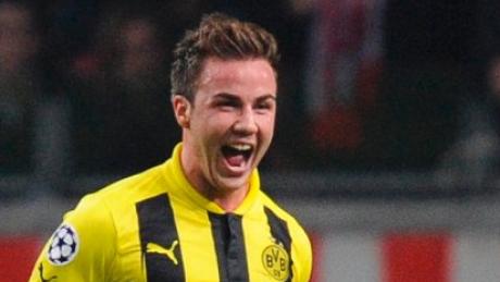 Mario Götze hat eine Ausstiegsklausel in seinem Vertrag mit Borussia Dortmund, die es ihm erlaubt, für 37 Millionen Euro zu wechseln.
