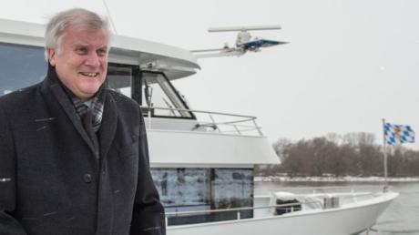 Ministerpräsident Horst Seehofer lud Gegner und Befürworter ein zur Informationsfahrt auf dem Donauschiff Kristallkönigin.
