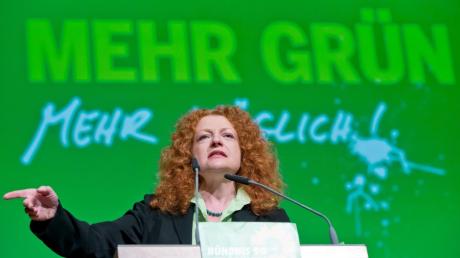 Die Fraktionsvorsitzende von Bündnis 90/Die Grünen in Bayern, Margarete Bause, spricht in Würzburg auf dem Grünen-Landesparteitag.