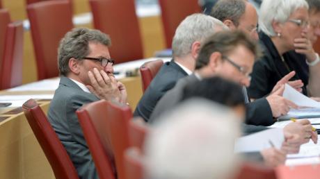 Geht es nach SPD-Spitzenkandidat Christian Ude, muss der ehemalige  CSU-Fraktionschef Georg Schmid auch sein Landtagsmandat niederlegen.