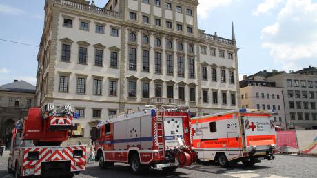 Die Augsburger Feuerwehr rückte zum Rathaus aus. Dort hatten Reinigungsarbeiten den Rauchwarnmelder ausgelöst.