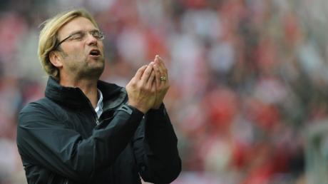 Trainer Jürgen Klopp gastiert mit Borussia Dortmund am Samstag zum Bundesligaauftakt beim FC Augsburg.