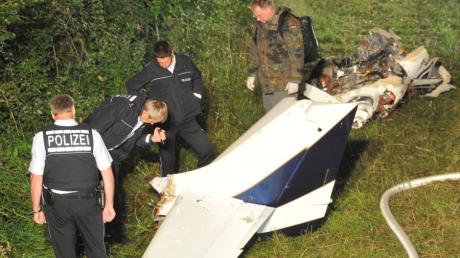 Der Absturz eines Kleinflugzeuges an der bayerischen Landesgrenze gibt weiterhin Rätsel auf. 