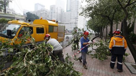 In Hongkong richtete Taifun "Usaqi" kaum Schäden an. In Südchina schlug er heftiger zu - mindestens 25 Menschen sind dort bisher ums Leben gekommen.