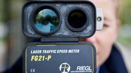 Laut Polizei fanden die meisten Autofahrer das "Blitzlichtgewitter" im 24-Stunden-Blitzer-Marathon sinnvoll. Im südlichen Oberbayern kontrollierten Beamte rund 15.000 Fahrzeuge. 
