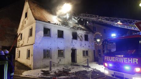 In Ichenhausen ist bei einem Brand ein Wonhaus zerstört worden.