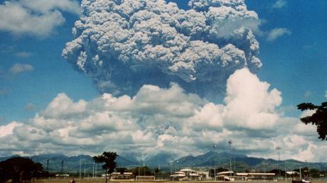 Bisher war es ein Rätsel: Was lässt Supervulkane explodieren? Ihre Ausbrüche können verheerende Folgen für das Weltklima haben. Forscher konnten nun die Eruptionen erklären.