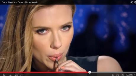 Der Spot mit Scarlett Johansson wurde sogar verboten. Denn mit dem Schlusssatz "Sorry, Coke and Pepsi" disqualifizierte sich die Firma Sodastream leider.