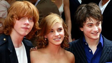 Wer soll Emma Watson alias Hermine Granger am Ende von "Harry Potter" heiraten? Harry Potter (Daniel Radcliffe, rechts) oder Ron Weasley (Rupert Grint, links)? Autorin Joanne K. Rowling ist sich nicht mehr sicher.