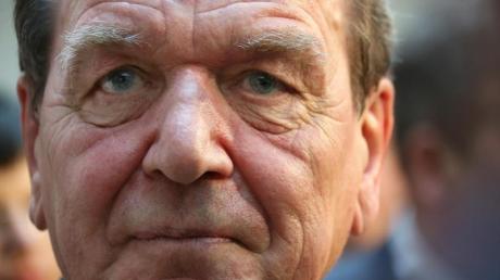 Um Gerhard Schröder ist es still geworden. Seine Frau macht jetzt Politik, während er sich um die Kinder kümmert. Doch der Altkanzler, der heute 70 wird, hat noch ein letztes Ziel.
