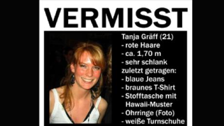 Tanja Gräff aus Korlingen bei Trier (Rheinland-Pfalz) wird seit dem 7. Juni 2007 vermisst. Damals war die Studentin 21 Jahre alt. Freunde haben ein eigenes Plakat für die Suchaktion gestaltet.