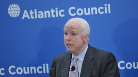 US-Senator McCain ist mit Merkels Ukraine-Politik nicht einverstanden.