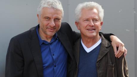 ARCHIV: Die Schauspieler Udo Wachtveitl (l, Franz Leitmayr) und Miroslav Nemec (Ivo Batic) posieren am Rande der Dreharbeiten für den «Tatort» in München
