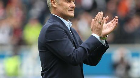 Der FCA will in die Europa League. Eintracht-Coach und Ex-Augsburger Armin Veh hat dabei ein Wörtchen mitzureden.