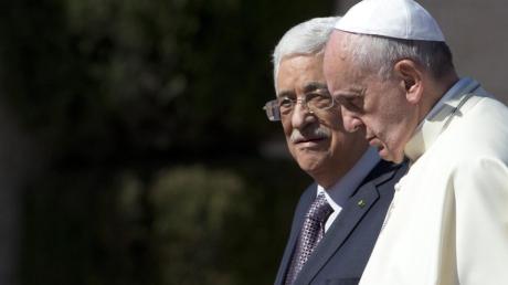 Papst Franziskus - hier mit Palästinenserpräsident Mahmud Abbas - setzt sich im Nahen Osten für einen Frieden.