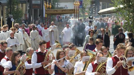 Augsburgs katholische Gläubige feiern am Donnerstag ihren Festtag Fronleichnam mit einer Prozession durch die Innenstadt. Im Straßenverkehr kann es zu Beeinträchtigungen kommen. 