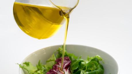 Olivenöl fällt im Test von Stiftung Warentest oft durch. (Symbolbild)