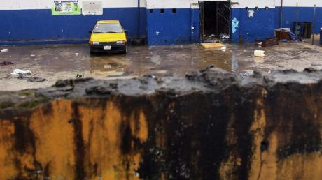 17 Ebola-Patienten flüchteten aus eine Isolierstation in Monrovia, nachdem eine aufgebrachte Menge das Gebäude stürmte.
