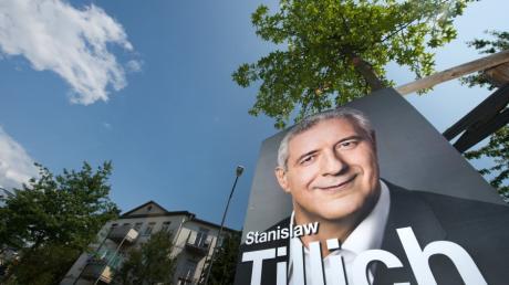 Gut eine Woche vor der Landtagswahl in Sachsen büßt die CDU einer Umfrage zufolge in der Wählergunst ein, bleibt aber mit Abstand stärkste Kraft. 