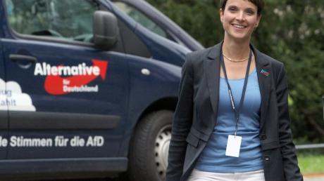 Frauke Petry, Spitzenkandidatin der AfD Sachsen: Die AfD ist die große Siegerin der Sachsen-Wahl. Kann sie sich rechts der CDU etablieren - oder droht ihr das Schicksal der Piratenpartei? Hier die Pressestimmen zum AfD-Erfolg. 