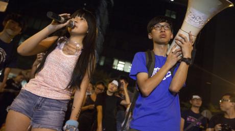Tausende Hongkonger haben am Dienstag den fünften Tag in Folge ihre Proteste fortgesetzt, um mehr Demokratie in der chinesischen Sonderverwaltungsregion zu fordern.
