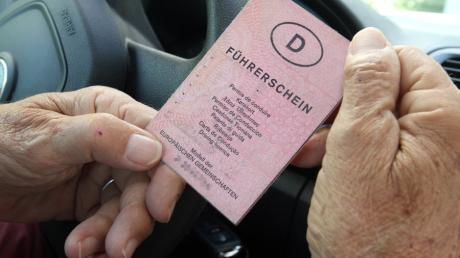 Senioren und der Führerschein: Soll der Führerschein ab einem gewissen Alter abgeben werden?