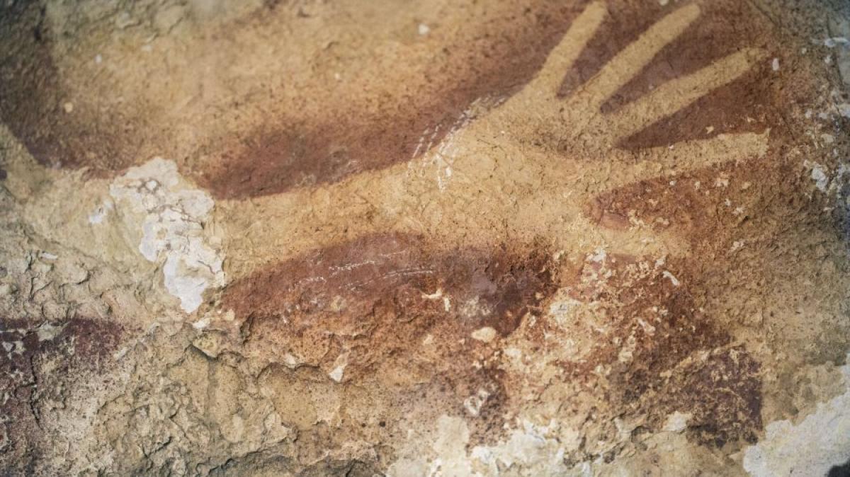 Lukisan gua di Indonesia berumur kurang lebih 40 ribu tahun