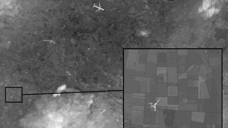 Satellitenbilder vom Unglückstag zeigen angeblich den Abschuss von Flug MH17 durch eine ukrainische MiG. 