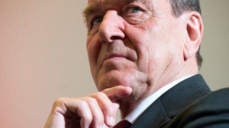 Ex-Kanzler Schröder fordert zu einem "Aufstand der Anständigen" gegen "Pegida" auf. Auch demokratische Parteien sollen sich gegen "Pegida" aussprechen.