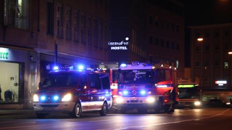 Eine Wasserpfeife hat in der Augsburger Innenstadt einen Feuerwehreinsatz ausgelöst.