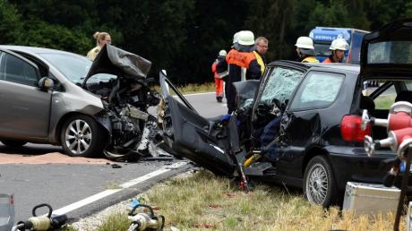 Zwischen Thierhaupten und Münster ist es am Montag zu einem schweren Unfall gekommen. Eine 28 Jahre alte Frau starb.