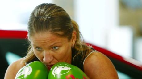 Die Augsburger Boxerin Nikki Adler hat ihren WM-Gürtel verteidigt. Archivbild