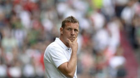 Augsburg's headcoach Markus Weinzierl arrives for the German first division Bundesliga football match FC Augsburg vs Hertha Berlin in Augsburg southern Germany, on August 15, 2015.  AFP PHOTO / CHRISTOF STACHE

RESTRICTIONS: DURING MATCH TIME: DFL RULES TO LIMIT THE ONLINE USAGE TO 15 PICTURES PER MATCH AND FORBID IMAGE SEQUENCES TO SIMULATE VIDEO. 
== RESTRICTED TO EDITORIAL USE ==
FOR FURTHER QUERIES PLEASE CONTACT DFL DIRECTLY AT + 49 69 650050.