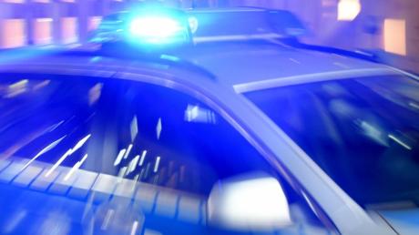 Nach einem Diebstahl und einer spektakulären Verfolgungsjagd ermittelt die Polizei in Glöttweng.