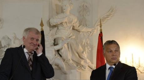 Kurz vor dem möglicherweise entscheidenden Gipfel zur Lösung der Flüchtlingskrise besucht Seehofer am Freitag Ungarns Premier Viktor Orban.
