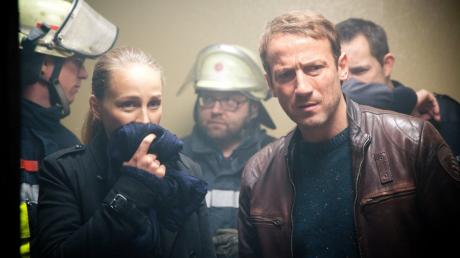Katharina Lorenz (Petra Schmidt-Schaller) und Thorsten Falke (Wotan Wilke Möhring) betreten die Zelle des Verstorbenen - eine Szene der NDR-«Tatort»-Folge «Verbrannt».