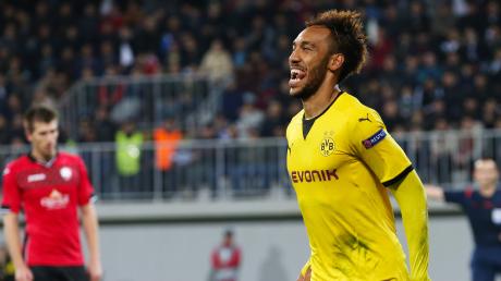 Dortmunds Pierre-Emerick Aubameyang feiert seinen dritten Treffer gegen FK Qäbälä. 