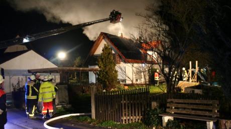 Ein Sachschaden von 250000 Euro ist bei diesem Brand in der Nacht zum Dienstag in Klingen entstanden.