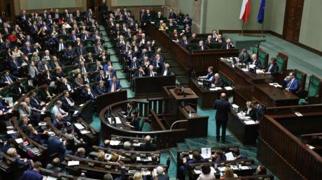 Der Umbau der Justiz in Polen wurde durch das Parlament gebracht.