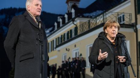Ministerpräsident Horst Seehofer und Bundeskanzlerin Angela Merkel (CDU) während der Klausurtagung der CSU-Landesgruppe im Bundestag in Wildbad Kreuth.