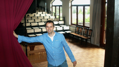 Nico Jilka in der Schauspielmanufaktur in Nördlingen. 2010 rief er das Theater ins Leben, damals noch in der ehemaligen Schuhfabrik Stabilus an der Nürnberger Straße. 