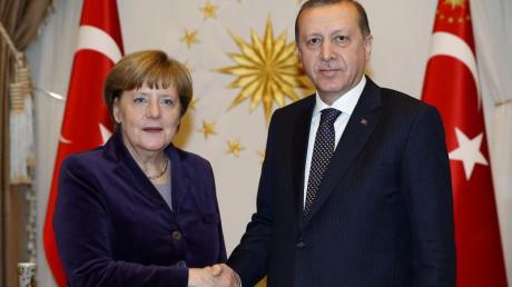 Angela Merkel beim türkischen Präsidenten Erdogan: Die Kanzlerin setzt auf die Zusammenarbeit mit der Türkei.