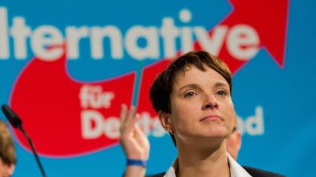 Ein falscher Feueralarm hat die Wahlkampfrede der AfD Vorsitzenden Frauke Petry in Rheinland-Pfalz unterbrochen. 